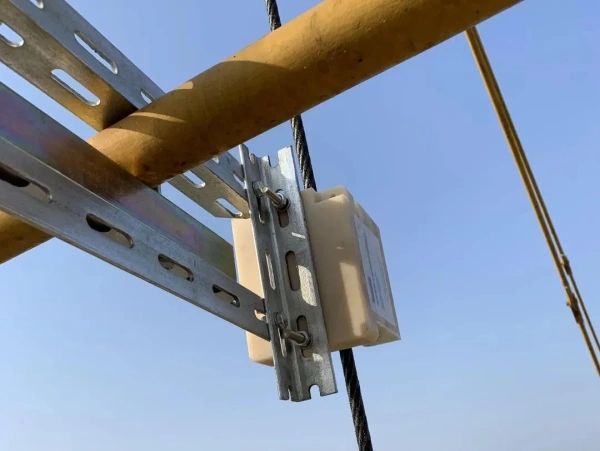 鋼絲繩斷裂造成85噸吊車被壓扁，引發(fā)安全思考